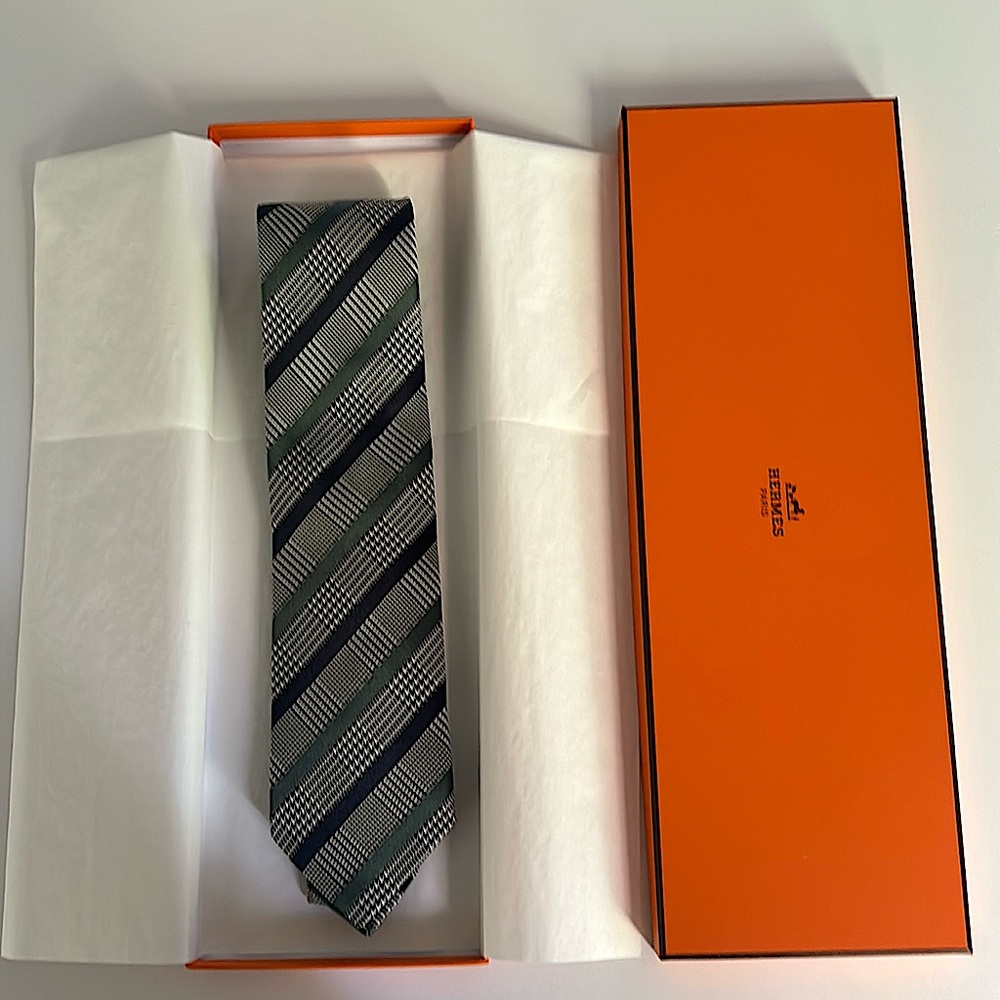 Authentic HERMES 100% Silk 7cm Tie.